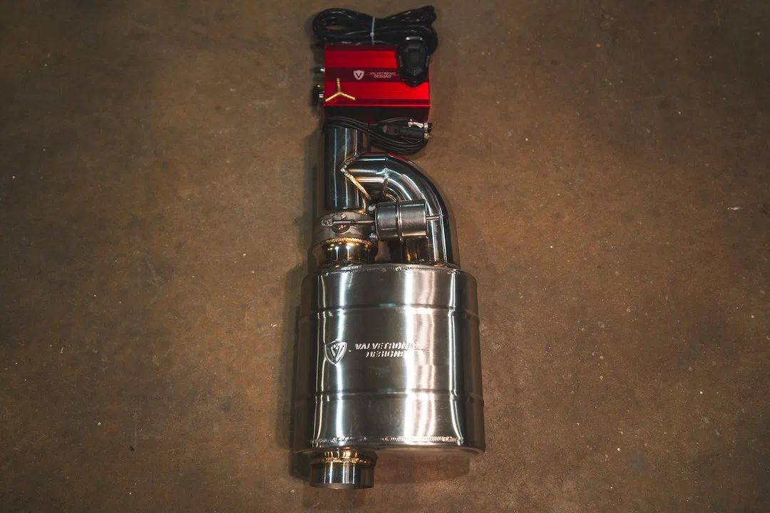 UVM.76MM.X1 – VALVETRONIC Exhaust Muffler, 8-1/2 Inch Length x 8-1/2 Inch Width x 5.8 Inch Height Oval T304 Stainless...